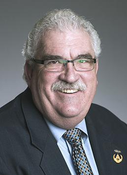 Dennis Frisch installed as APMA president