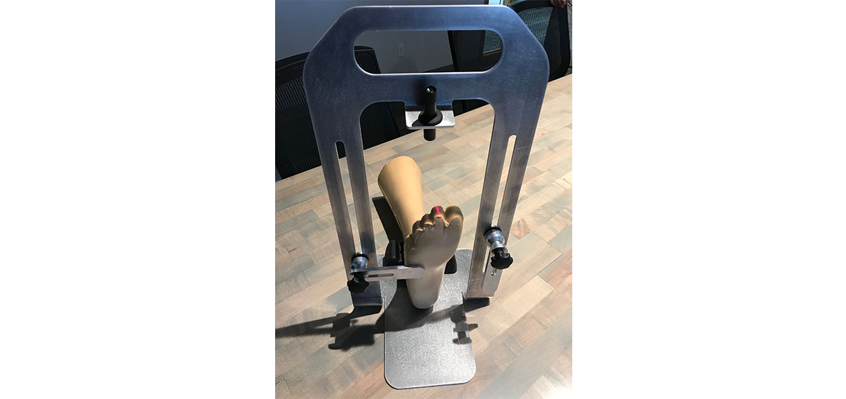 Foot Orientation Apparatus for 3D Foot Scanning