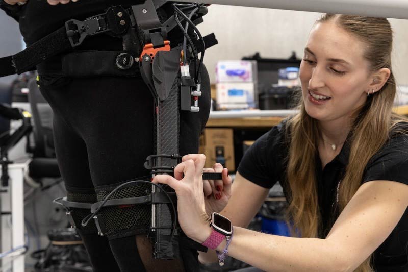 Lightweight Exoskeleton Helps Stroke Survivors Walk